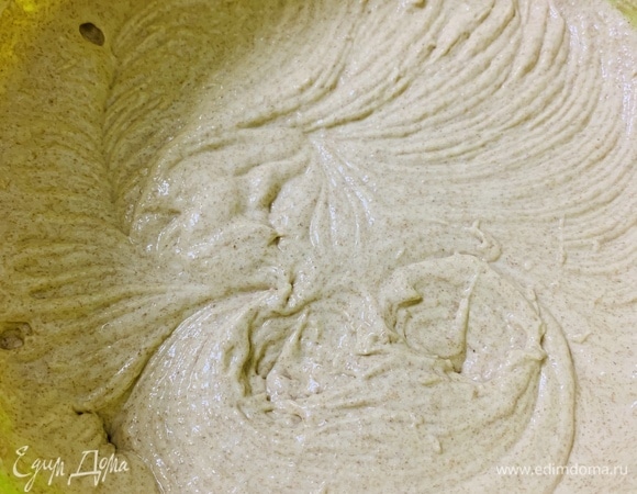 Добавить по желанию шоколадные капли (можно заменить на обычный горький шоколад). Перемешать.