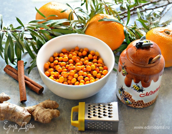 Подготовьте необходимые продукты. Если у вас замороженная облепиха, то ее нужно разморозить при комнатной температуре.