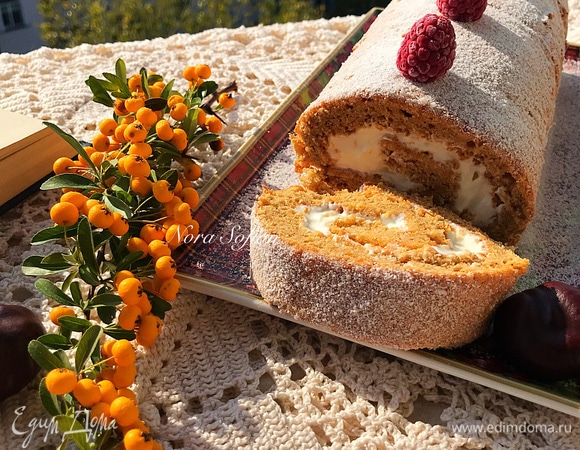 Перед подачей посыпать рулет сахарной пудрой.