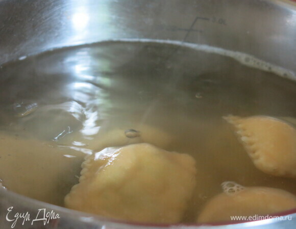 Отвариваем в воде пару минут после закипания.