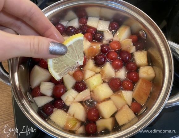 И пару долек лимона.