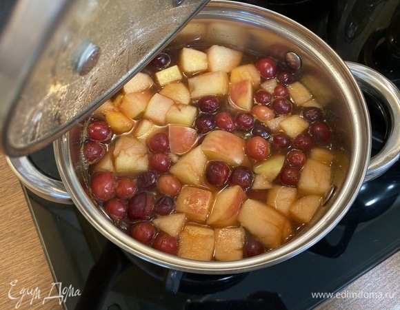 Разливаем по бокалам, немного охлаждаем до теплого состояния.