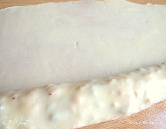 Пустую часть теста просто скручиваем.