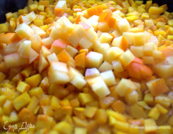 Всыпать хурму, когда тыква станет мягкой.