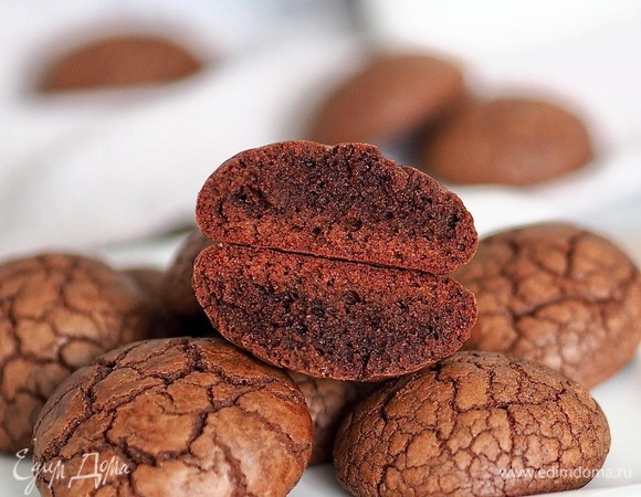 Остудить на противне, затем снять и подавать.