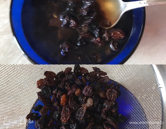 Изюм замочить в коньяке, лучше это сделать за 2–3 часа до выпечки. Затем отжать.