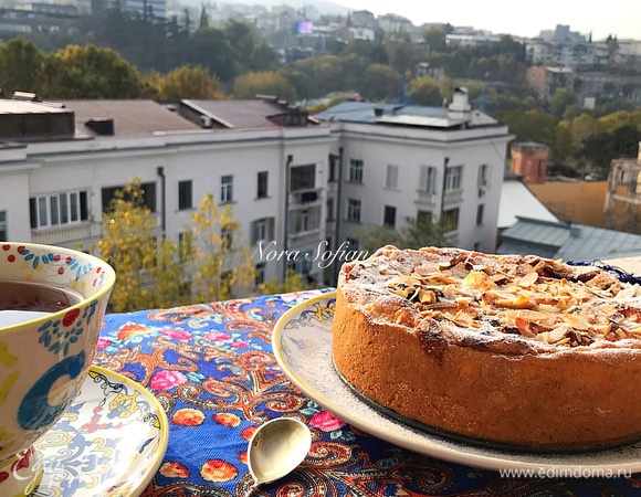 Я предпочитаю делать этот пирог вечером и дать ему ночь настояться в холодильнике, тогда он становится еще вкуснее.