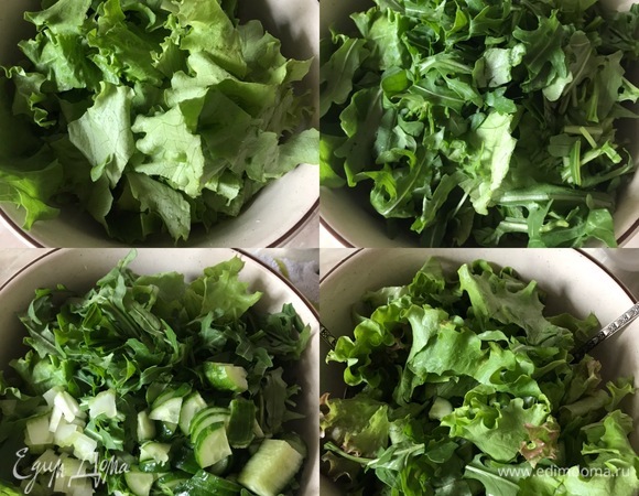 Салат порвать руками, руколу крупно нарезать, огурец и сельдерей нарезать кубиками, полить лимонным соком и перемешать.