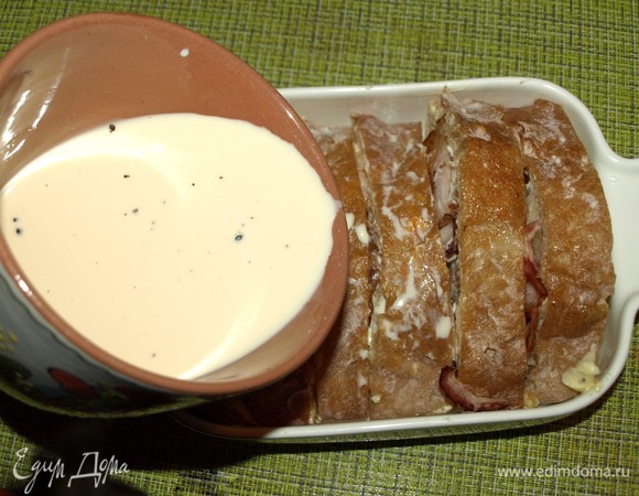 Равномерно заливаем чиабатту полученной яично-молочной смесью.