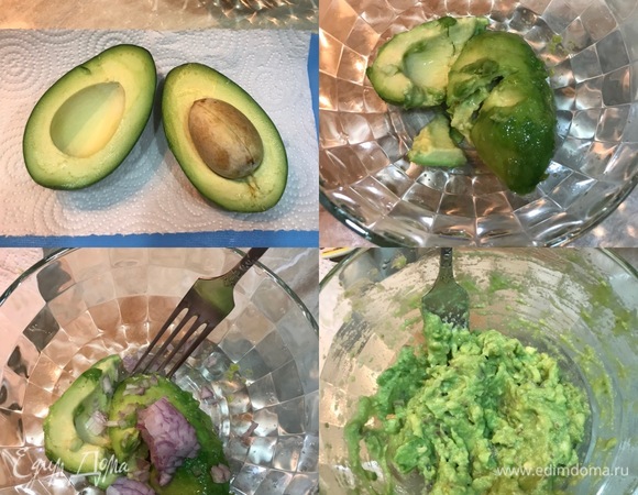 Авокадо разрезать пополам, удалить косточку, ложкой извлечь мякоть и переложить в миску. Лук мелко нарезать. Из лимона выжать сок. К авокадо добавить лук, лимонный сок и все хорошо размять вилкой.