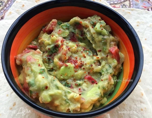 По желанию можно посыпать красным чили.