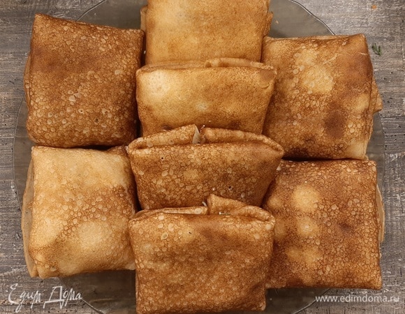 Фаршированные блины подогреть на сковороде, в духовке или микроволновке (по желанию) и наслаждаться вкусом Греции 😊 приятного аппетита!