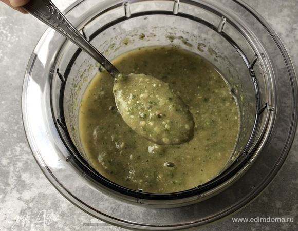 После измельчения можете попробовать и добавить еще, если потребуется. В таком случае хорошо перемешиваем до растворения сахара и разливаем по баночкам. Храним в холодильнике.