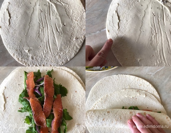 Пока яичница остывает, приготовим ролл с руколой. Итак, центр лепешки смазать сливочным сыром (у меня он с добавками, но вы делайте на свой вкус), а также слегка смазать один край, так лепешка не раскроется. Потом в середину кладем руколу, сверху — лук и рыбу, поливаем лимонным соком, посыпаем чили и плотно сворачиваем.