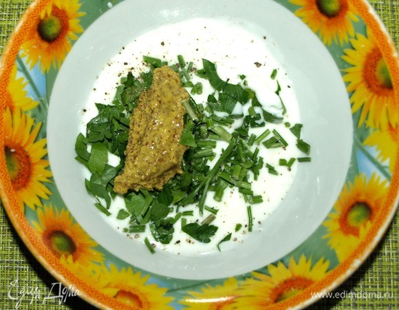 В миске смешать все ингредиенты для заправки. Хорошо перемешать. Отрегулировать по своему вкусу.