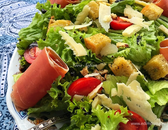 Наш вкусный и простой салат готов.