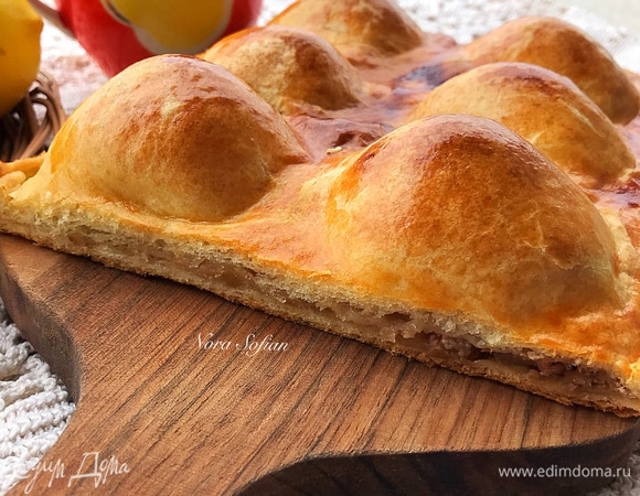 Готовый пирог достать из духовки и остудить.