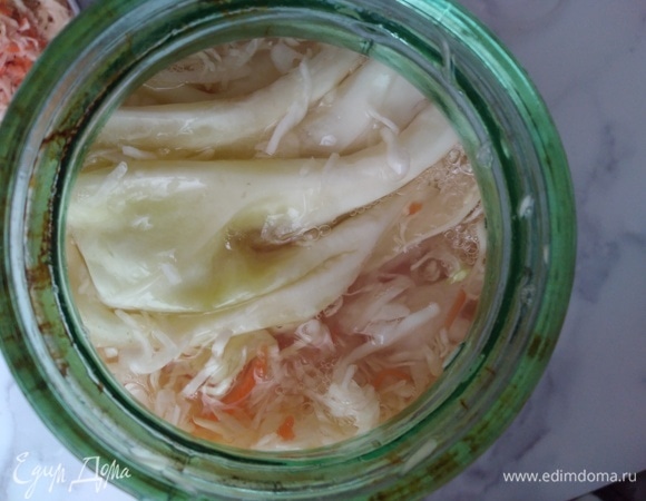 Убрать в холодильник или в погреб (овощехранилище) на месяц. Через месяц капусту можно пробовать. А так она прекрасно хранится в прохладном месте до 6–7 месяцев.