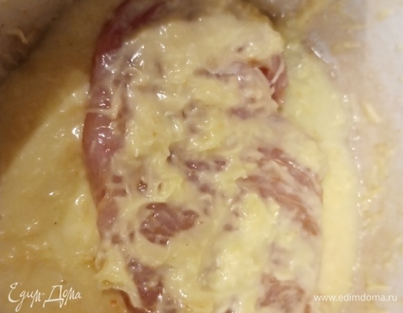 Каждый кусок обмакиваем в сырную массу.