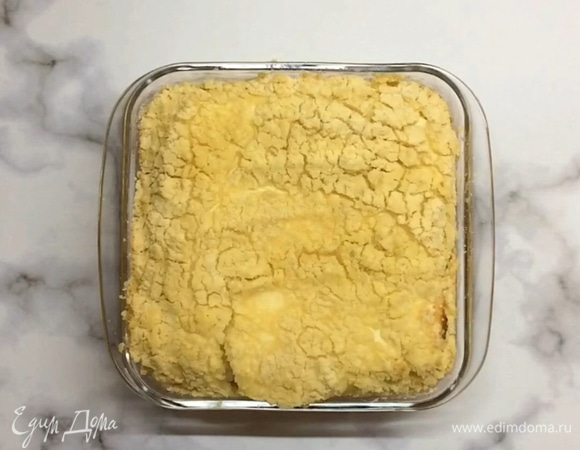 Дожидаемся, пока ватрушка немного остынет, и подаем к столу.