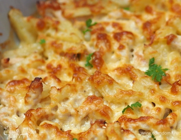 Подавать запеканку горячей.