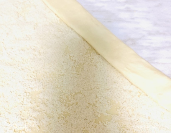 Завернуть в плотный рулет.