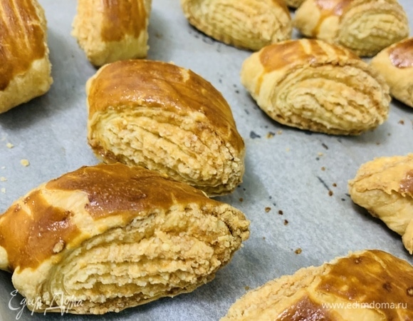 Отправить в разогретую до 175°C духовку на 30–35 минут, до образования красивого золотистого цвета.