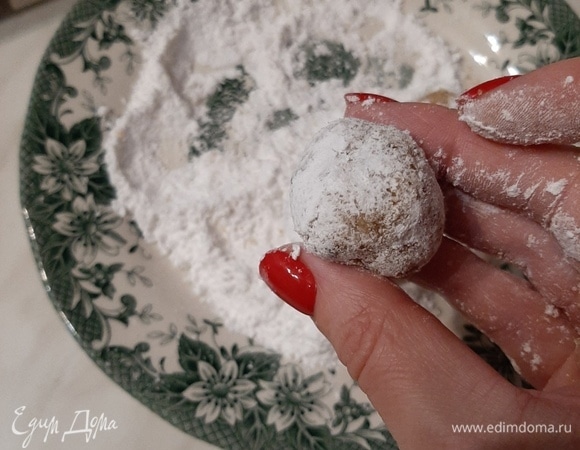 Затем — в сахарной пудре.