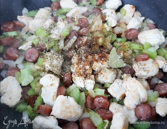 Добавляем специи.