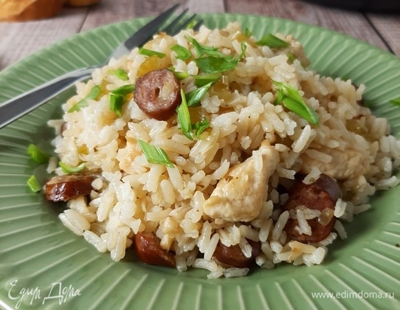 Подаем с зеленым луком и острым соусом табаско. Приятного аппетита!