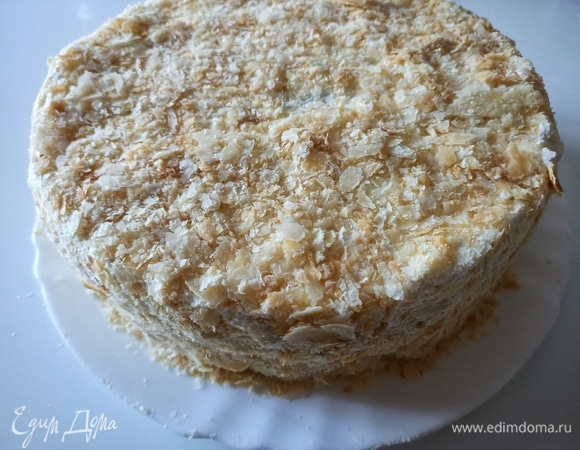 Затем обсыпать соленой крошкой.