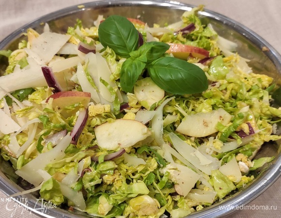 При необходимости досолить и доперчить. В самом конце добавить натертый на крупной терке пармезан. При желании можно добавить любимую вами зелень (петрушку, укроп, мяту, базилик)