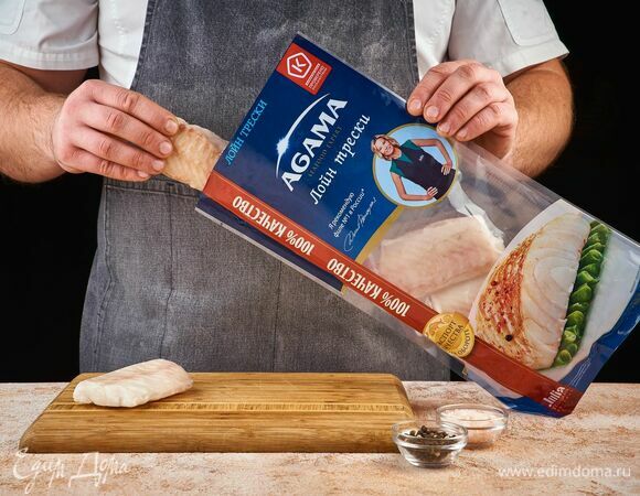 Лойн трески AGAMA разморозьте, обсушите бумажными полотенцами. Натрите перцем и солью.