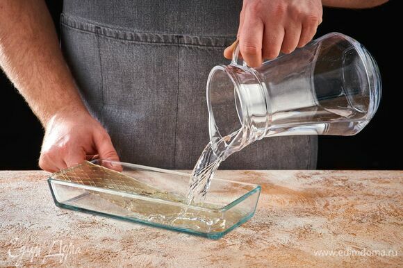 Разведите желатин в воде, как указано на упаковке.