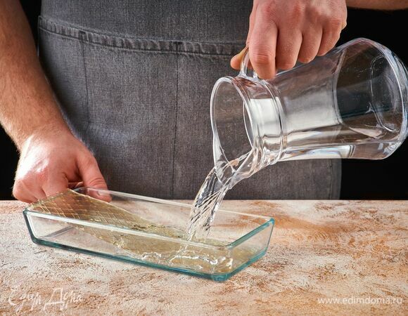 Разведите желатин в воде, как указано на упаковке.