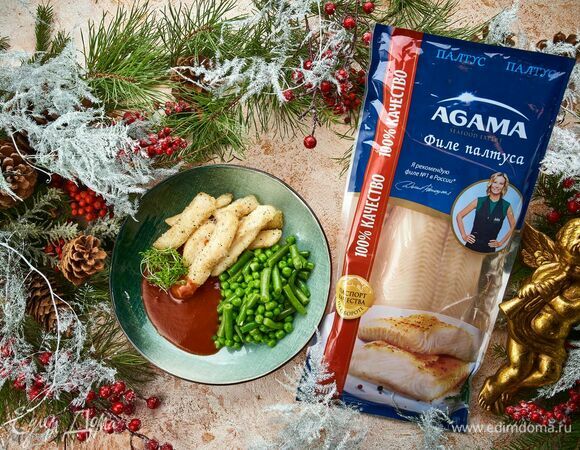 Яркое вкусное блюдо на праздничный стол готово! Подавайте рыбу с соусом и гарниром из стручковой фасоли и горошка.