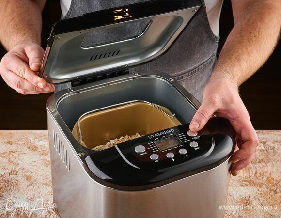 Выберите программу «Кекс» и средний цвет корочки. Дождитесь окончания программы.