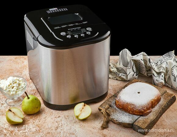 После окончания программы оставьте запеканку в хлебопечке еще на 15 минут. Далее остудите и подавайте к чаю. Приятного аппетита!