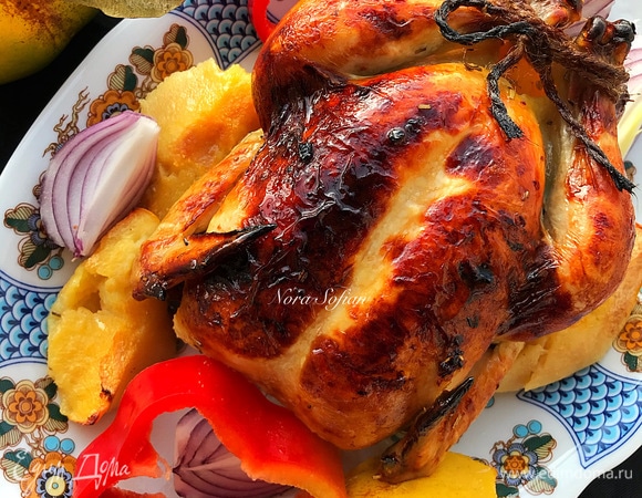 Готовую курицу вынуть из духовки, накрыть фольгой и дать отдохнуть.