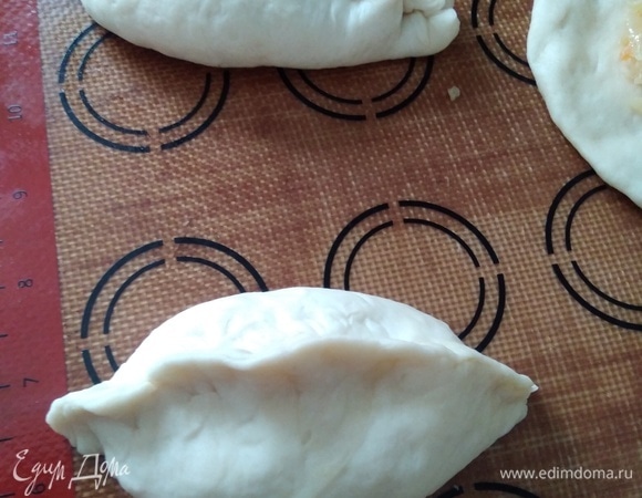 Я делаю двойной защип, чтобы сок не вытекал.