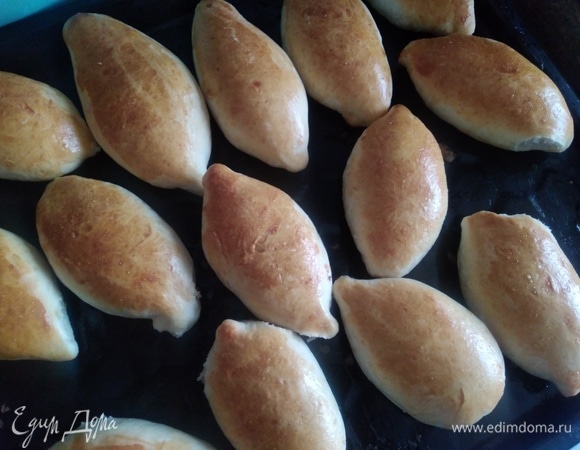 Выпекать пирожки 20 минут.