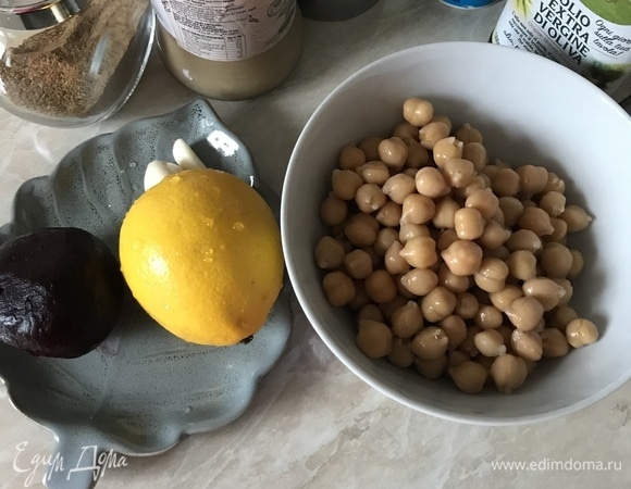 В ингредиентах я указала вес уже готового вареного нута. Свекла у меня меленькая.