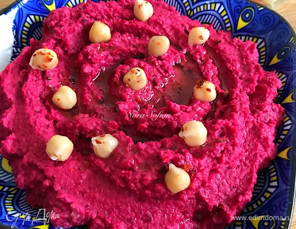 Надо довести хумус до нужной вам консистенции, у меня ушло 3 ст. л. воды.