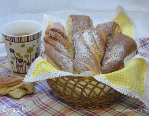По желанию можно посыпать выпечку сахарной пудрой.