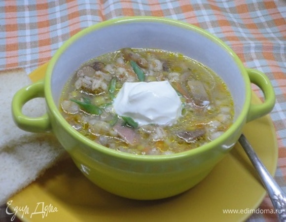Снять суп с огня, накрыть плотно крышкой и оставить еще на 5 минут настояться. Подавать со сметаной или любимой зеленью. Приятного аппетита и сытной трапезы!