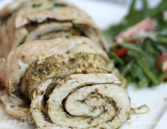 Нарезать и подавать с любимым гарниром. Нам хватило данной порции на двоих.