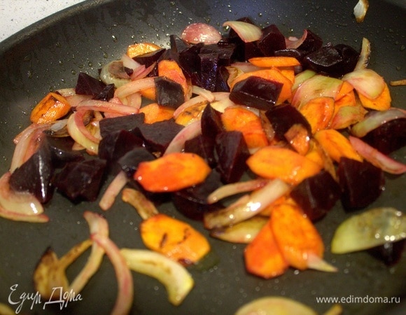 Обжарить все вместе недолго.