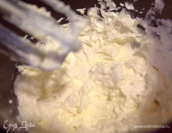 Взбить миксером.