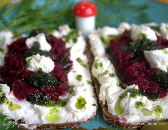 Украсить сверху соусом песто или посыпать рубленой зеленью.