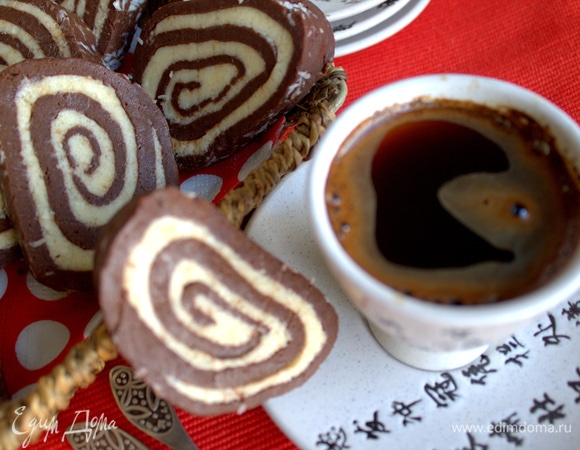 Подаем к кофе.